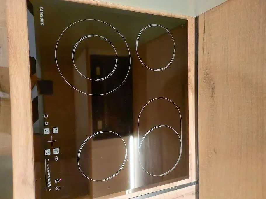 Frequency 286 Tirane Apartment 0*, Tirana
