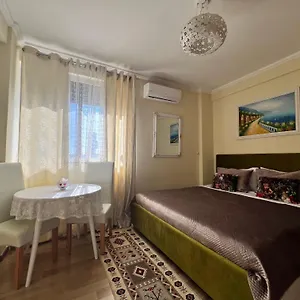 Evis House Appartamento